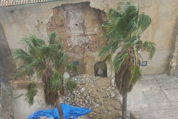 Imagen de los desperfectos causados por la DANA en el Castillo de Buñol.