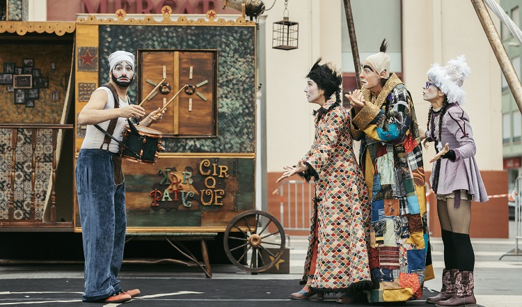 1413 la sala lhorta inicia temporada con juegos y talleres y el espectaculo karpaty