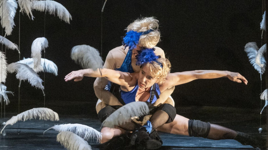 2332 les arts inaugura su ciclo de danza con malditas plumas