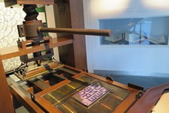 2666 el muvim abre su espai gutenberg con una replica de la imprenta del siglo xv