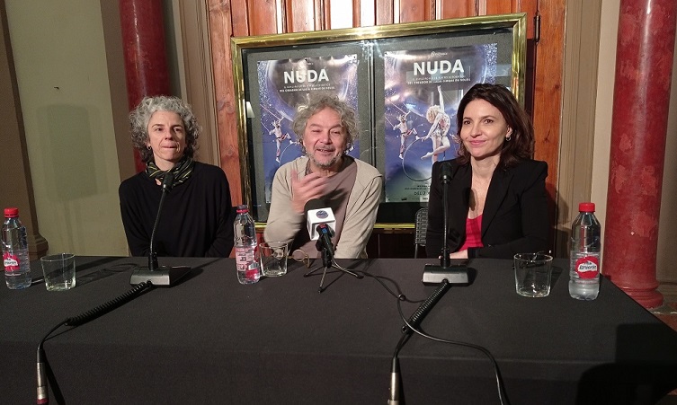 2827 el teatro olympia estrena en espana nuda una obra que combina teatro y acrobacias