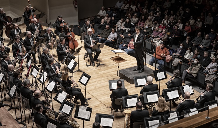3094 la banda sinfonica municipal y cristobal soler interpretan los carmina burana de orff