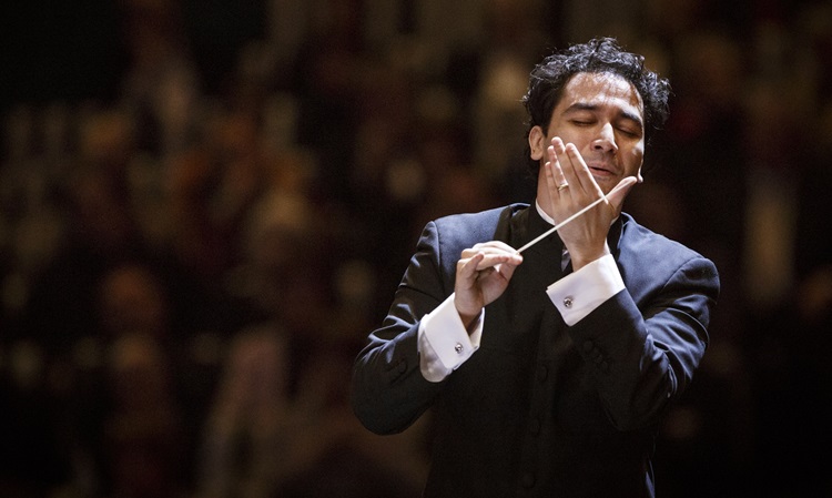 3597 beethoven y stravinski llegan al palau de la musica bajo el sonido de la swr stuttgart