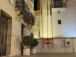 4209 albaida bandera lgtbi atac franquista