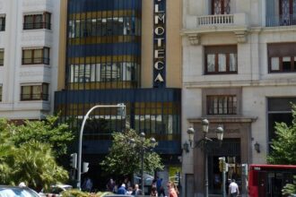 4243 el rialto abre la temporada con la produccion propia del ivc en la oscuridad todo se mueve
