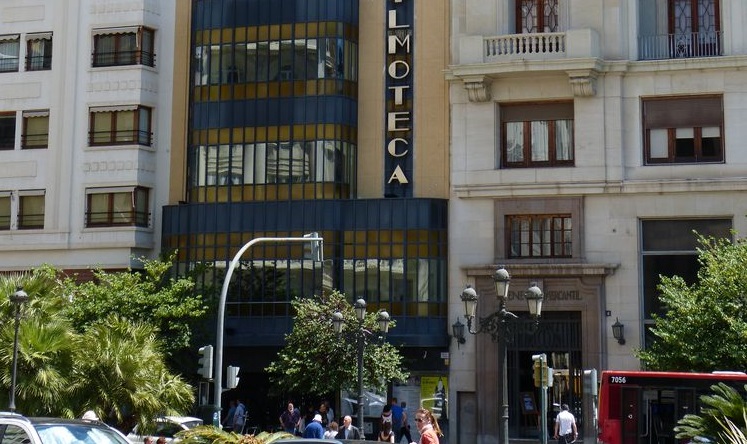 4243 el rialto abre la temporada con la produccion propia del ivc en la oscuridad todo se mueve