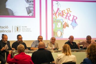 4445 el muvim presenta la muestra eros clandesti y una instalacion de jarr en el cubo