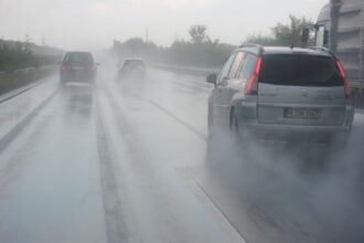 4560 aquaplaning 397359 1280