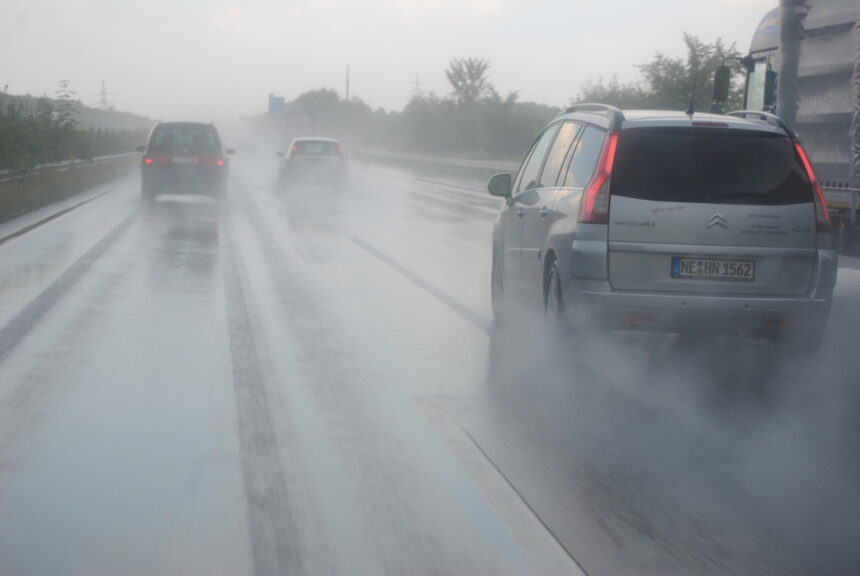 4560 aquaplaning 397359 1280