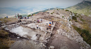 5152 yatova pico de los ajos excavacion