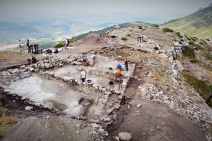 5152 yatova pico de los ajos excavacion