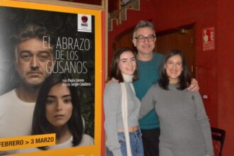 5565 el abrazo de los gusanos cumple su funcion numero 100 en el teatre talia