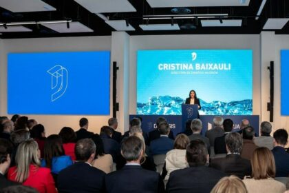 6014 cristina baixauli directora del centro dinapsis valencia durante su inauguracion