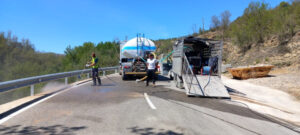 S'obri al trànsit la CV-125 a l'altura de Cinctorres després de la reparació d’urgència dels desperfectes patits per les fortes pluges 31 6646 cinctorres carretera neteja