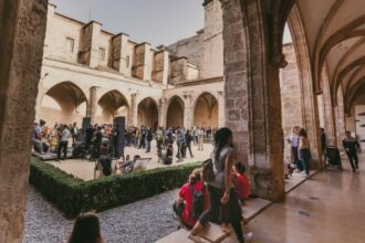 7158 el centre del carme explora con el arte su nuevo programa de educacion y mediacion