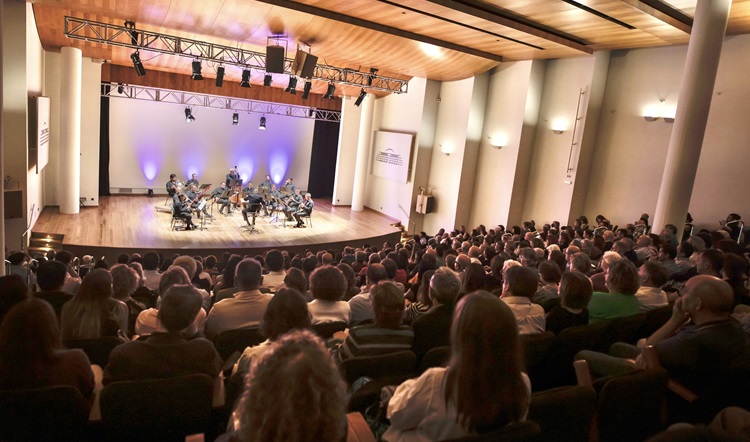 7201 mas de 1200 personas asistieron a la reapertura de la sala rodrigo