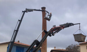 Intervenció d’emergència per a la recuperació del fumeral de la Fàbrica del Tint de Morella 23 8030 morella xemeneia fumeral