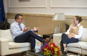 Godelleta mejorará caminos y accesos a zonas residenciales con 1,2 millones de la Diputación 20 8402 mompo se reune con alcaldesa de godelleta foto abulaila 4