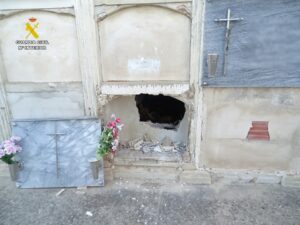 8493 almoradi nicho tumba profanada