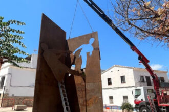 8965 installacio escultura boix 1320x500 1