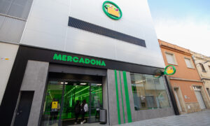 9584 fachada de la tienda de mercadona en tavernes de la valldigna