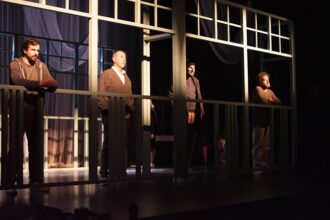 9909 sala russafa sube a escena la comedia folie a deux