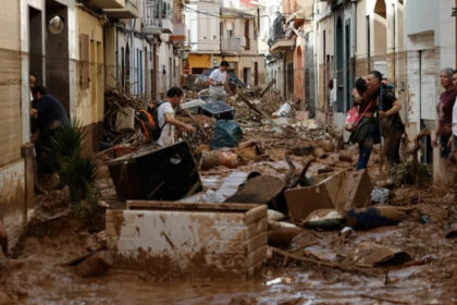 Calle de Paiporta tras la DANA.