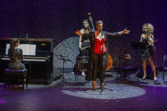 4950 la cantante graciela di palma sube a la escena del teatro flumen su show tango virtual