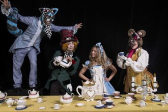 5881 sala lhorta propone celebrar las navidades con el musical alicia