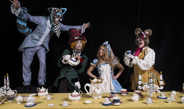 5881 sala lhorta propone celebrar las navidades con el musical alicia