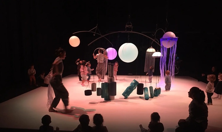 831 el escalante comienza el ano con clown una fusion de artes plasticas y danza y una experiencia sensorial