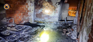 11 persones ateses per inhalació de fum en un incendi a una casa d'un edifici de Canet d'en Berenguer 17 9716 canet berenguer incendi pis