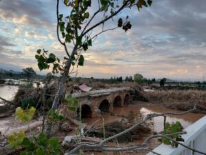 Riba-roja da el primer paso para recuperar el histórico Pont Vell dañado por la Dana 25 Foto 3 BONA