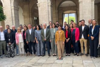 Las ministras de Vivienda y de Ciencia, junto a los alcaldes de las localidades afectadas por la DANA.