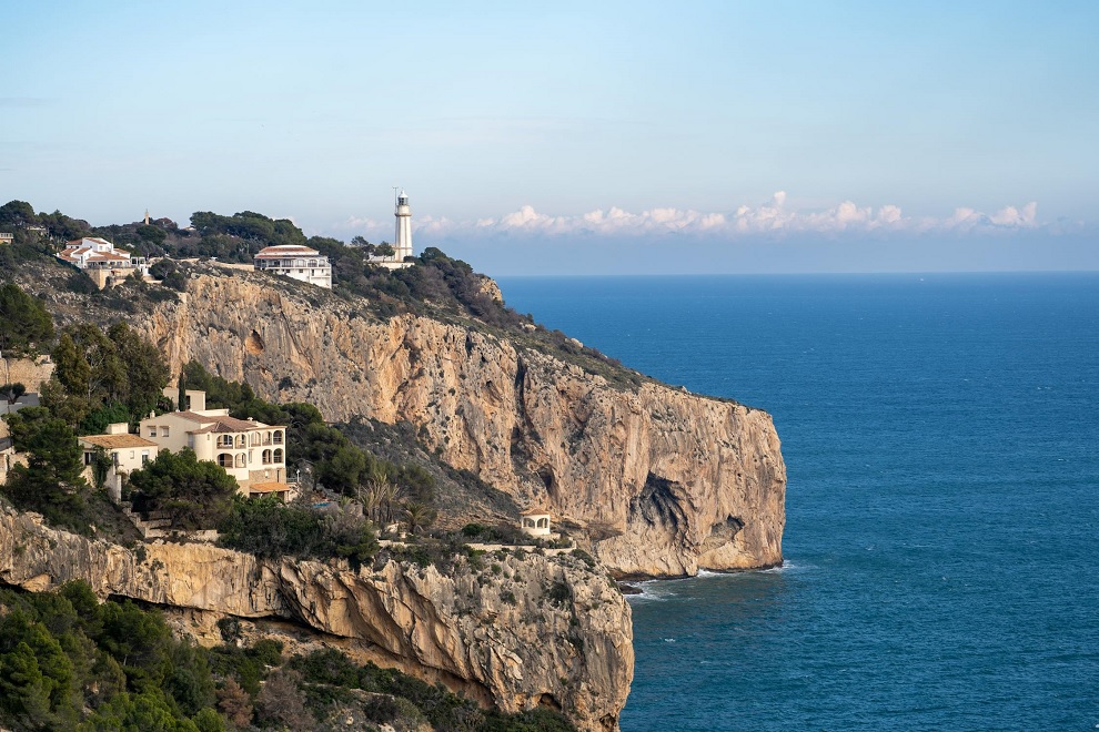 Jávea Luxury Real Estate Up 15% in 2025 Despite Economic Uncertainty - News Directory 3