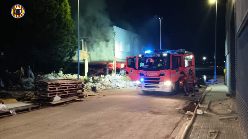Incendio de la nave industrial de Torrent