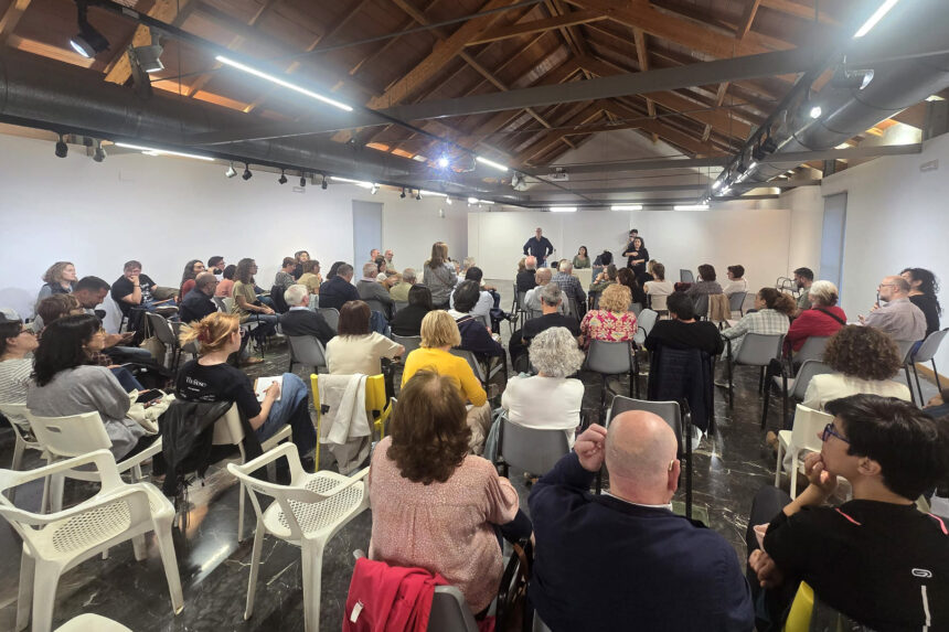Participantes en el acto 'Paiiporta és cosa de tots'.