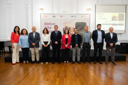 Ponents participants en la jornada sobre l'AVE a Xàtiva.