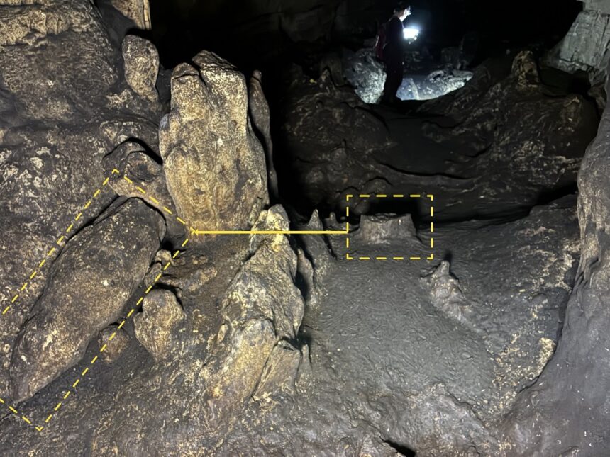 4. Una gran estalagmita seccionada y redepositada para facilitar el tránsito por el interior de la cueva.