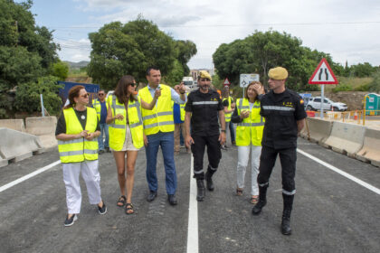 Imagen de la visita institucional al puente de Buñol.