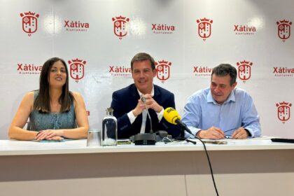 L'alcalde de Xàtiva va cridar per telèfon a les falleres escollides.