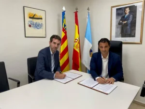 À Punt retransmitirá la final del Certamen Internacional de Habaneras en Torrevieja 11 ConveniCertamenInternacionalHabanerasTorreviejaAPunt1