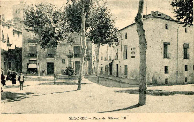 TarjetaPostalPlazadeAlfonsoXIIacutalPlazaAguaLimpiaHoja.FuenteArchivoMunicipaldeSegorbe