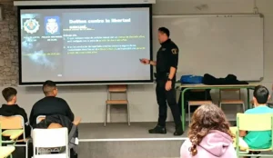 CHARLADEVIOGENPARAESCOLARESDELAPOLICIALOCALELDA
