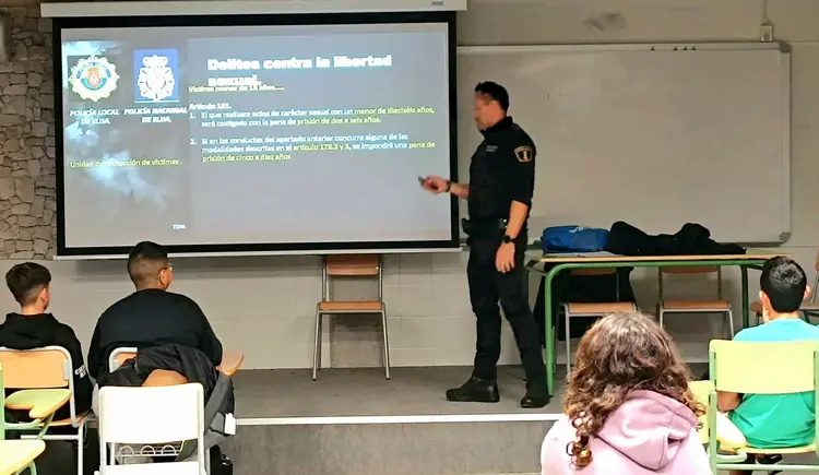 CHARLADEVIOGENPARAESCOLARESDELAPOLICIALOCALELDA
