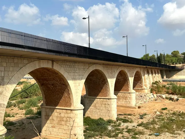 El puente rehabilitado data del siglo XIX.