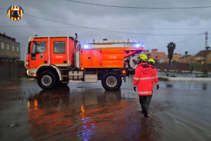 Los bomberos han tenido que realizar diferentes actuaciones durante la pasada noche.