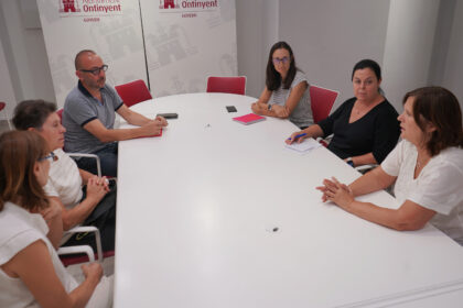 Reunió de la regidora Gandia amb els veïns afectats.
