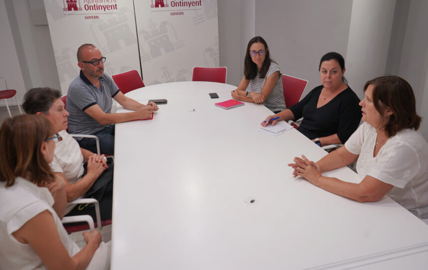 Reunió de la regidora Gandia amb els veïns afectats.