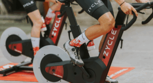 Ciclismo indoor: la tendencia fitness que revoluciona el entrenamiento en casa 10 phpiaDiEf68cbdae86bc7a